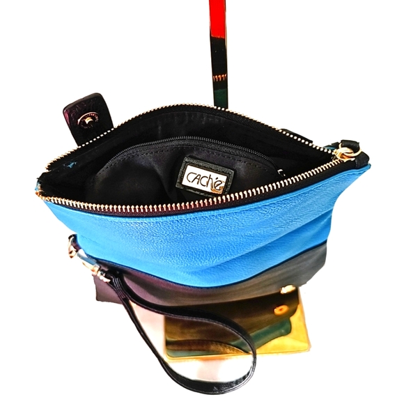 CACHE WRISTLET IN ROYAL BLUE - Picture 4 of 8